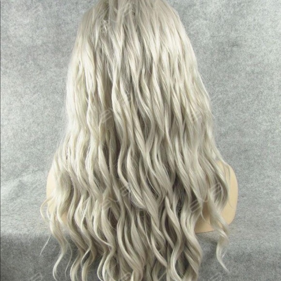 Grey wig - Picture 3 of 5